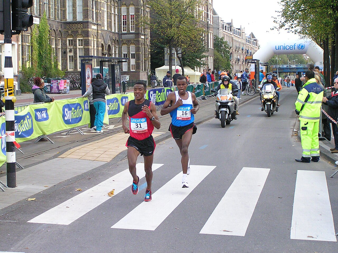 Amsterdam Half Marathon runners