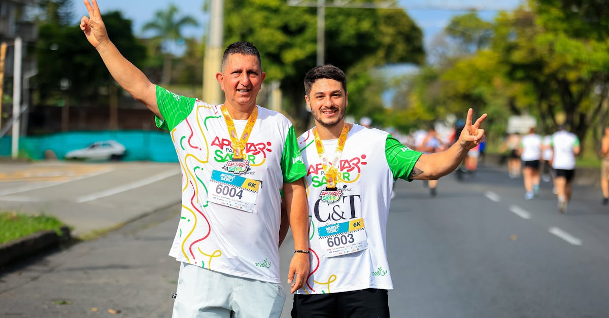 Runners along the Honolulu Marathon oceanfront course